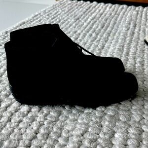 Tod's Elegant Black Suede Shoes